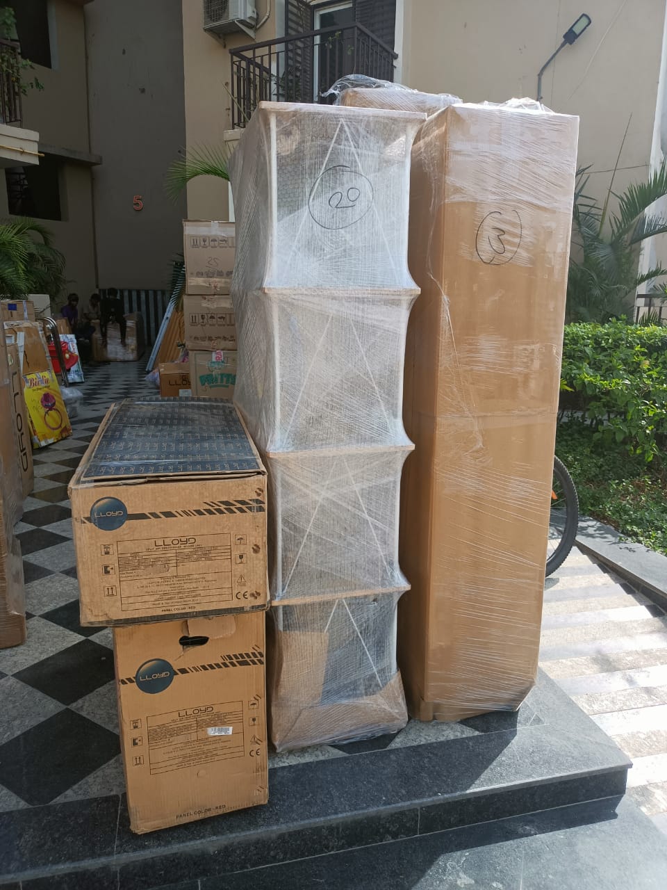 Professional movers packing boxes and furniture inside a home in Mayur Vihar Phase 3 Delhi